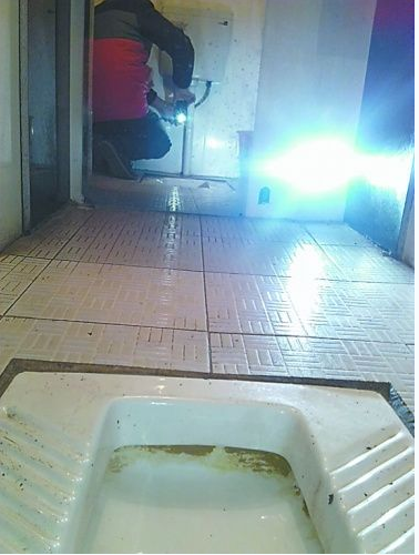 饭店老板偷窥偷拍女性如厕