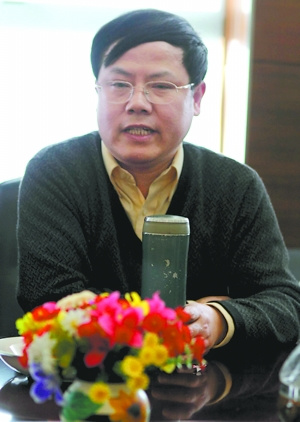 女白领跳楼坠亡 家人要追婚外恋男上司刑责(图)