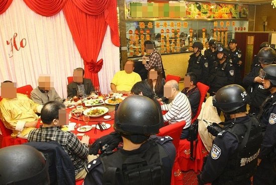 香港最大黑帮成员深圳酒楼聚会 特警带走160人(图)