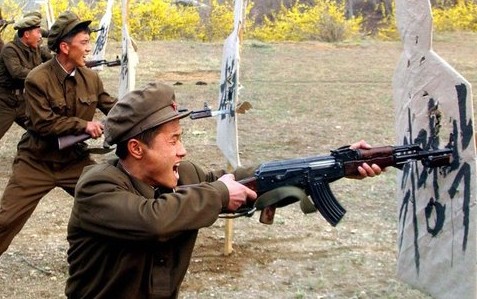朝鲜给90万民兵发枪