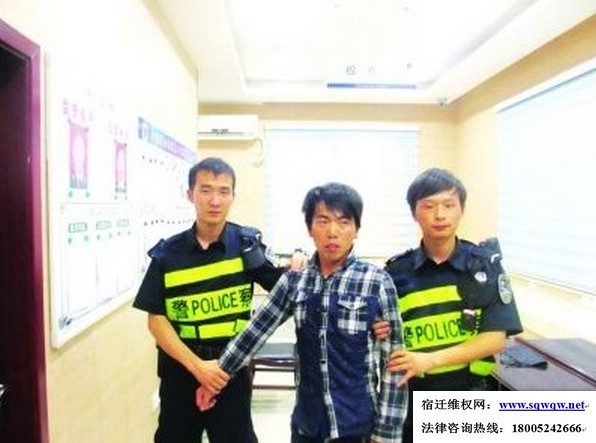 少女10声大哥喊退色狼,嫌疑人蓝某被警方抓获。