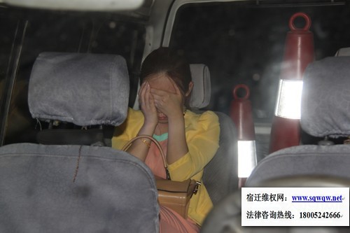 后台硬肇事女司机图