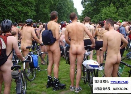 伦敦年度国际裸骑活动 宣传环保场面壮观