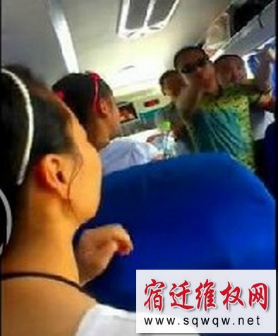 北京导游持刀谩骂胁迫游客购物 扬言不买“弄死你”